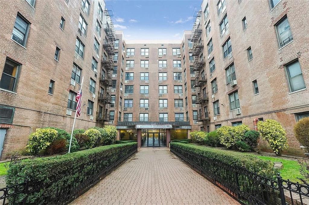 2546 East 13th Street B14