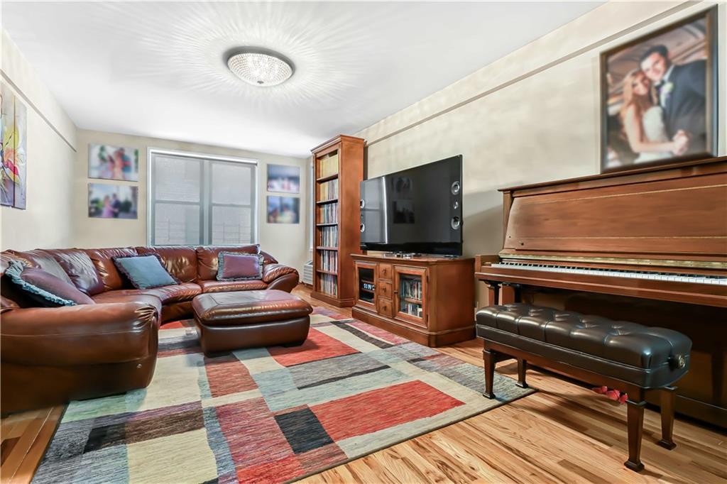 2546 East 13th Street B14