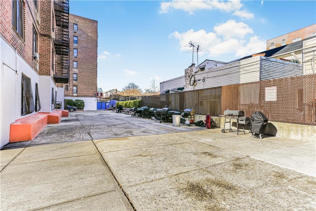 2546 East 13th Street B14