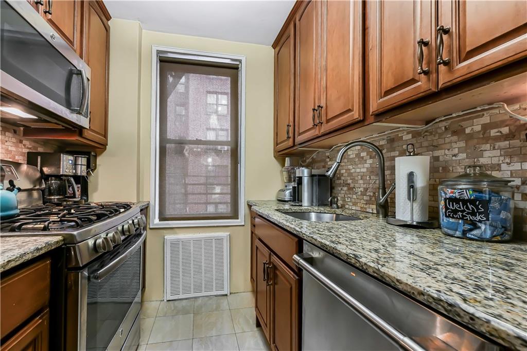 2546 East 13th Street B14