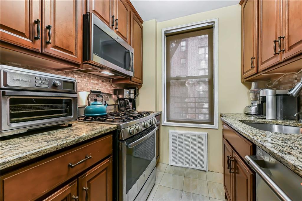 2546 East 13th Street B14