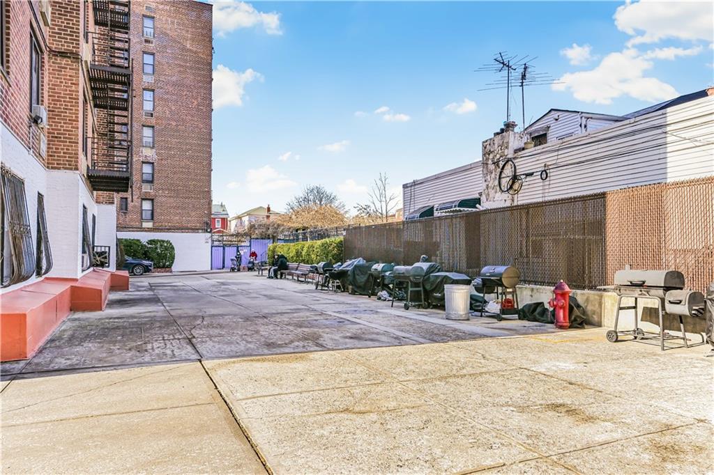 2546 East 13th Street B14