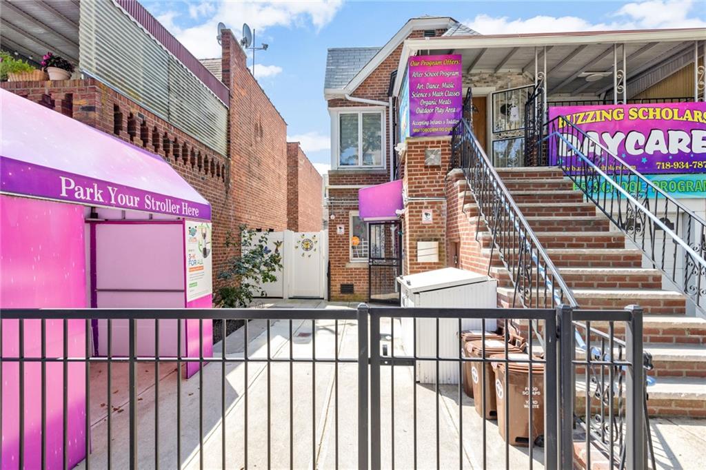 726 Manor Court