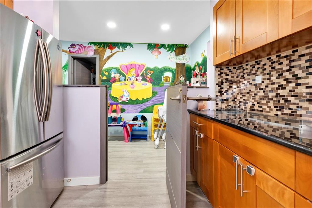 726 Manor Court
