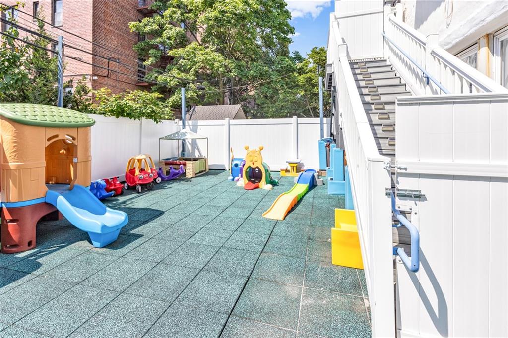 726 Manor Court