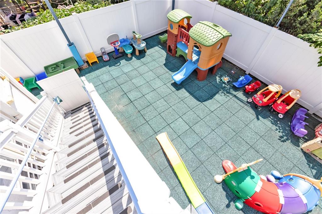 726 Manor Court