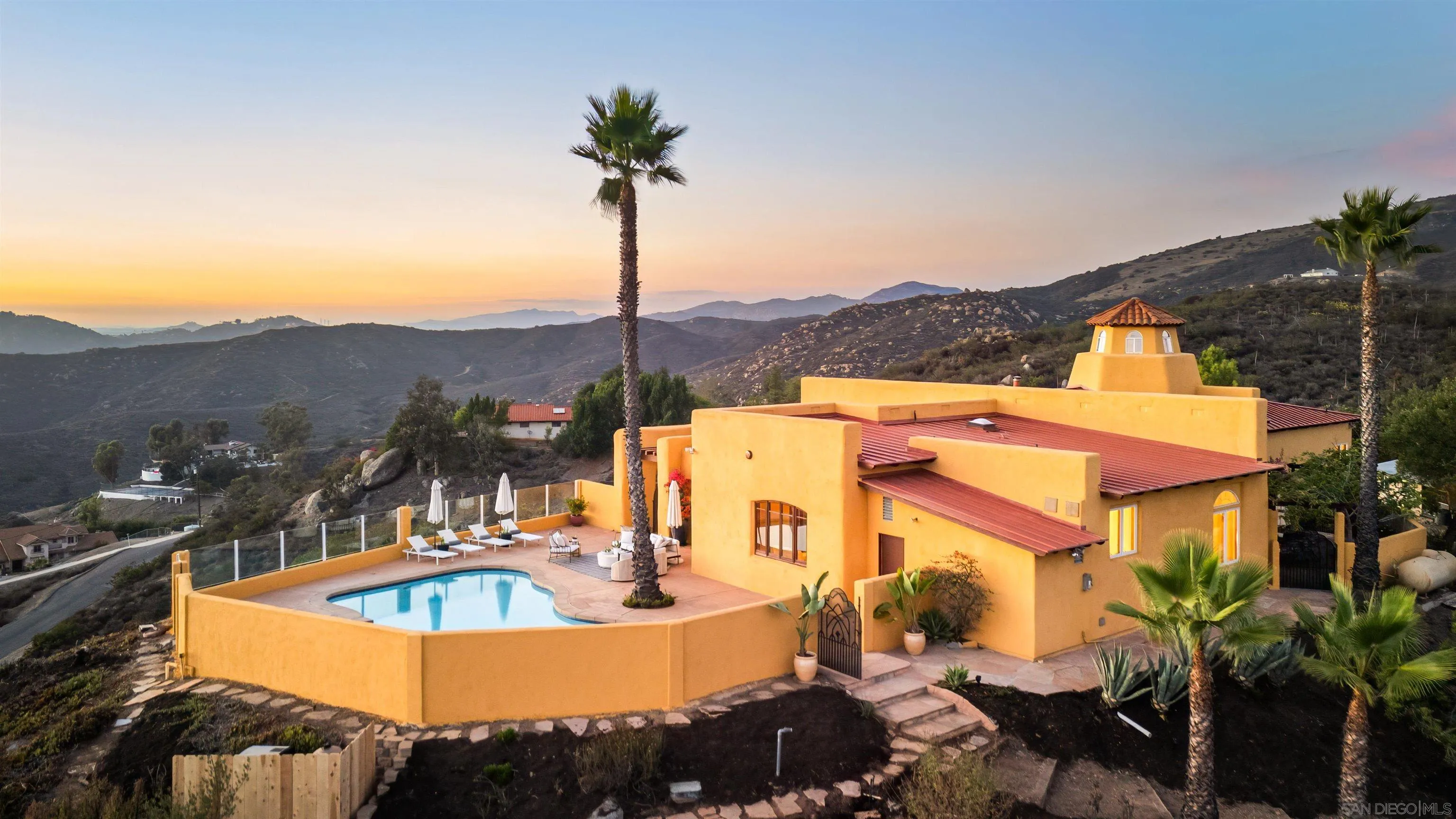 3696 Alta Loma Dr
