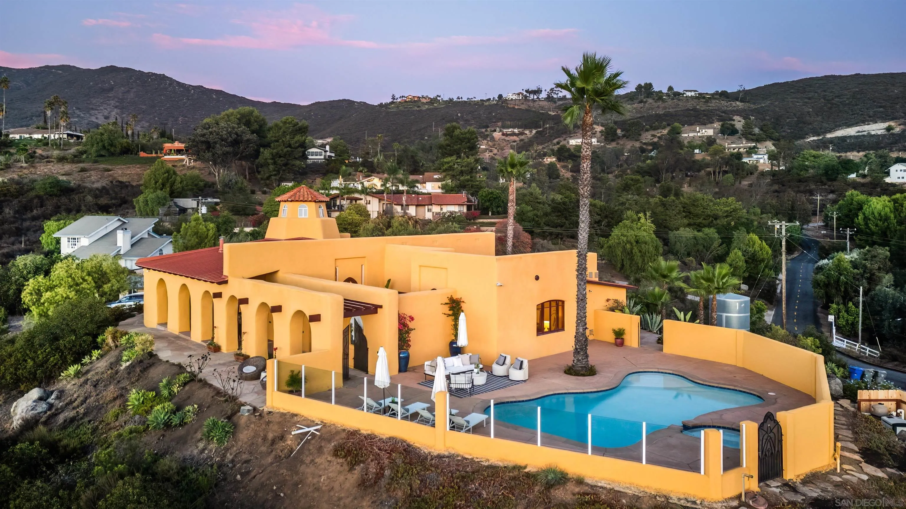 3696 Alta Loma Dr