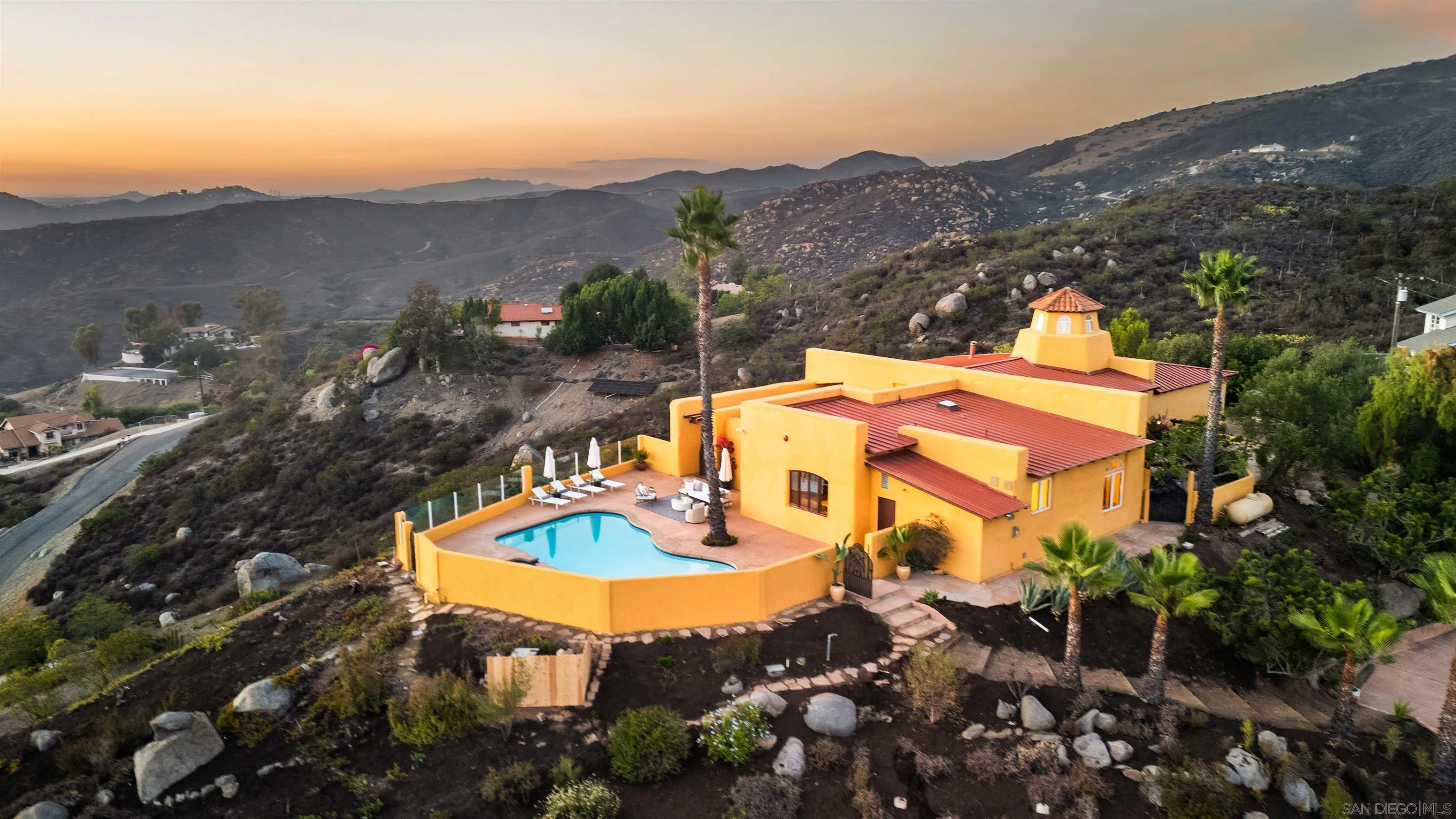 3696 Alta Loma Dr