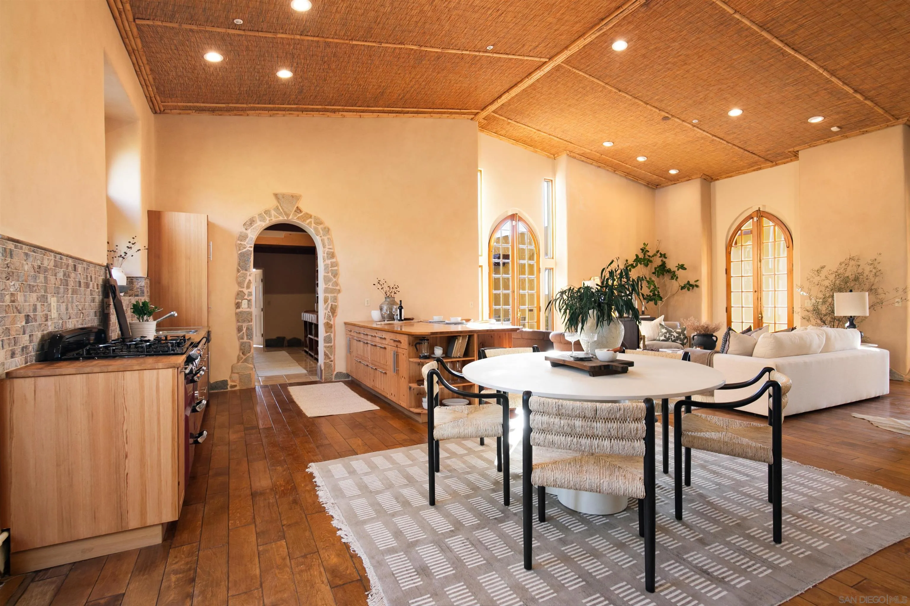 3696 Alta Loma Dr