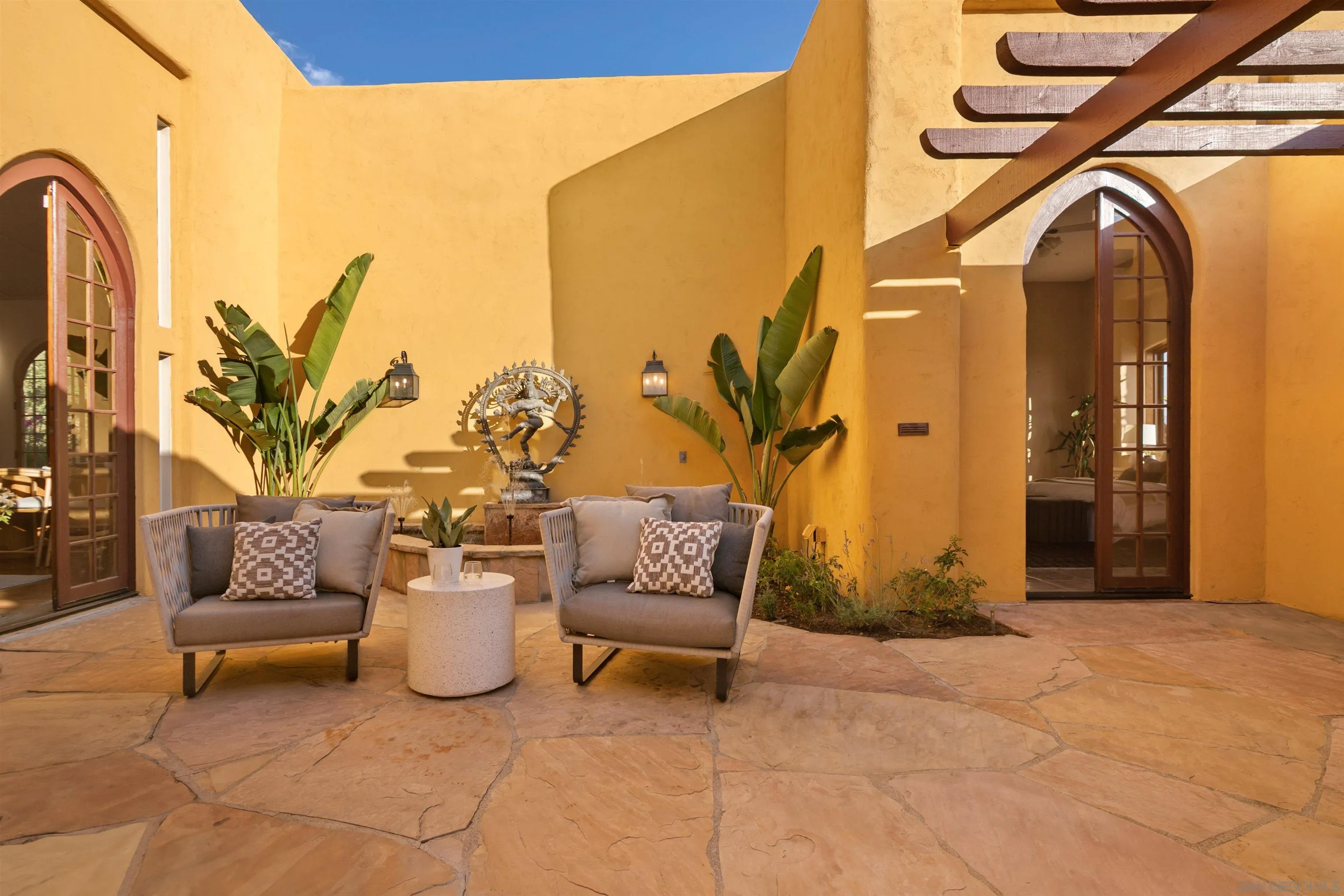 3696 Alta Loma Dr