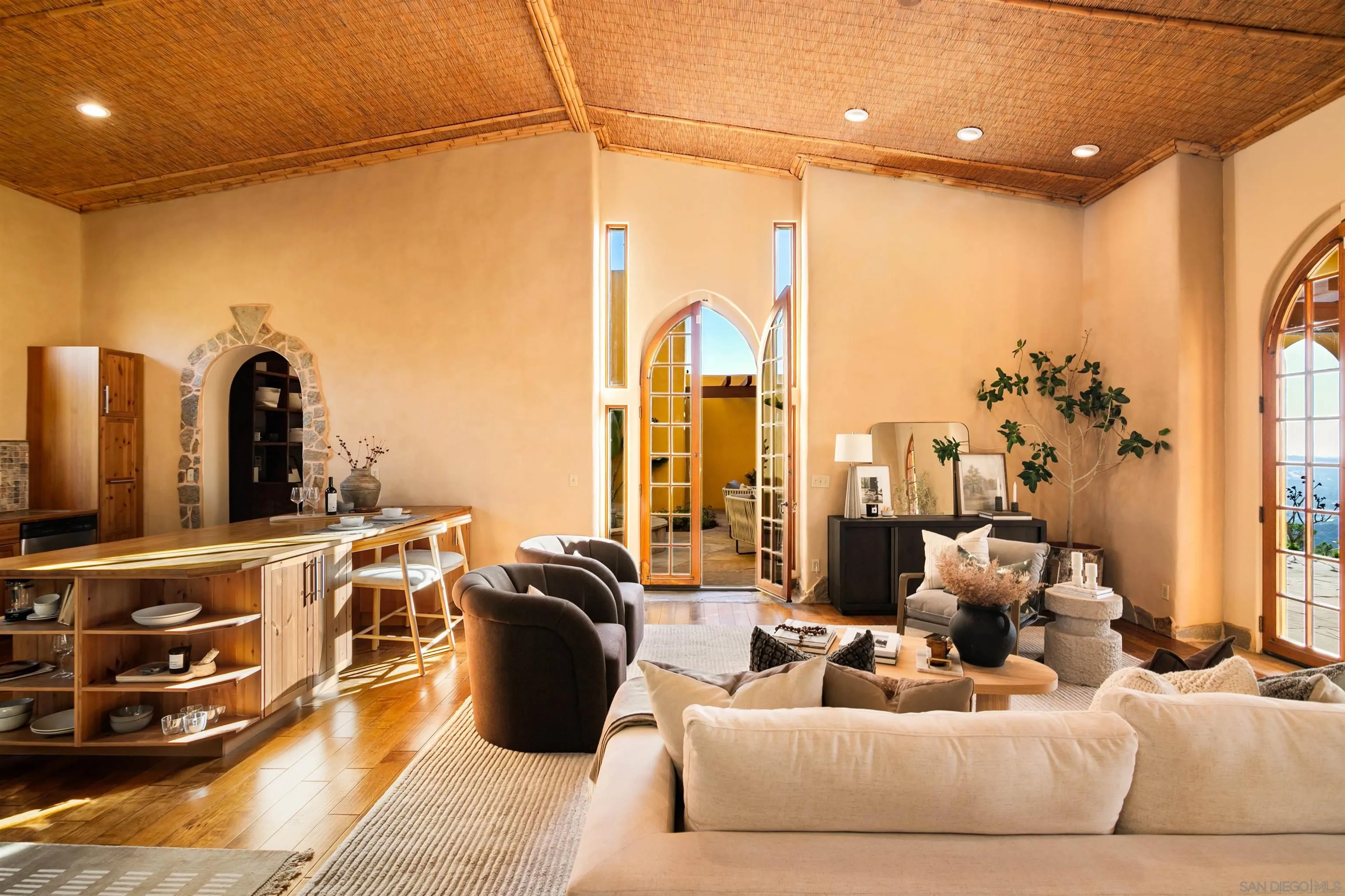3696 Alta Loma Dr