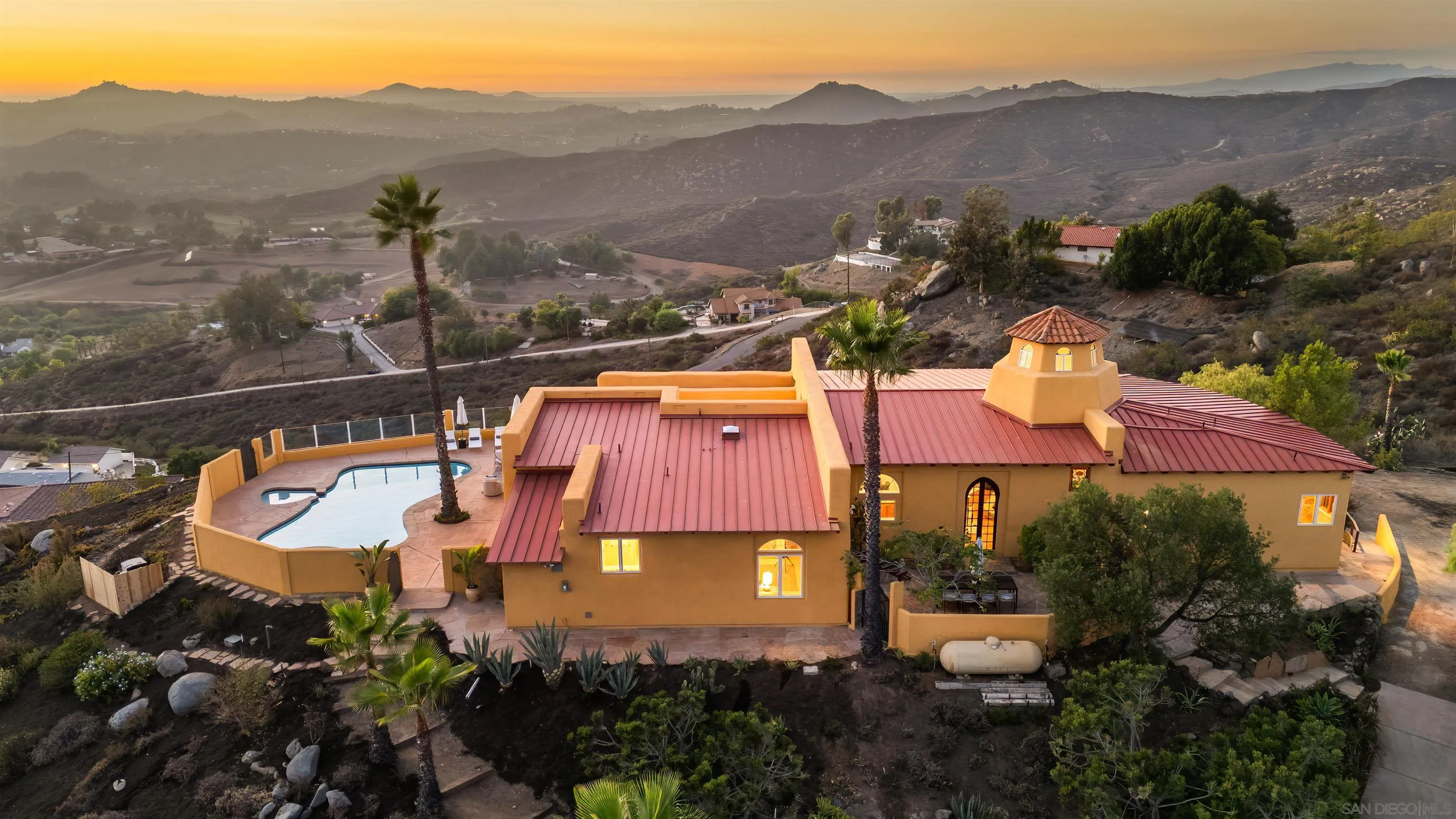 3696 Alta Loma Dr