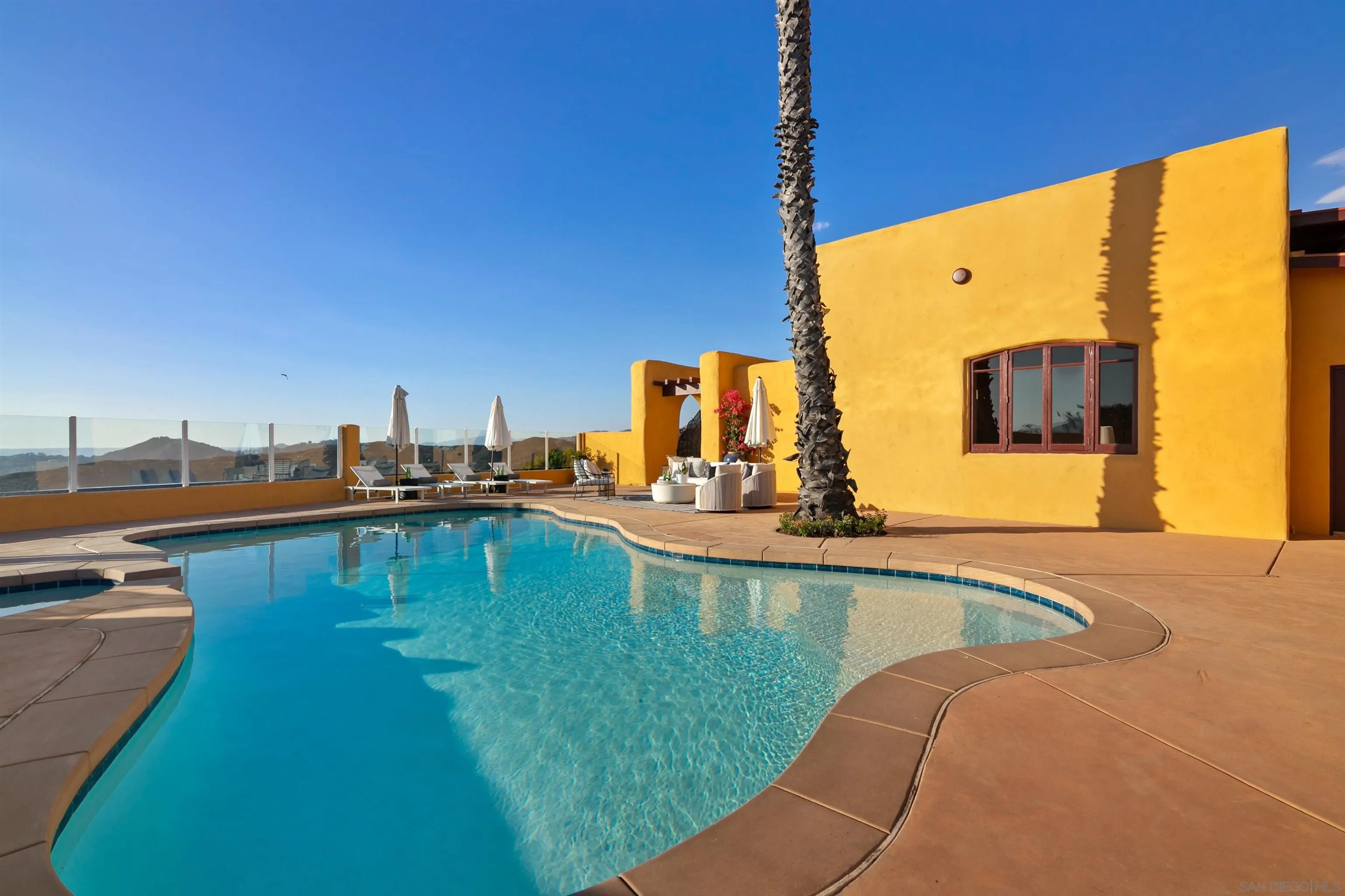 3696 Alta Loma Dr