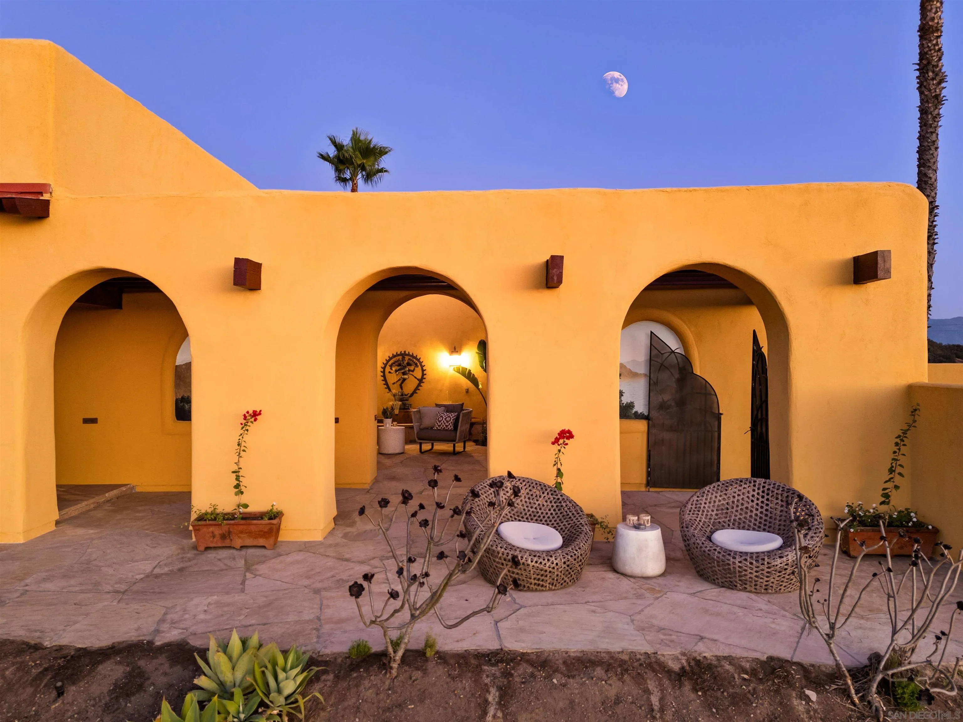 3696 Alta Loma Dr