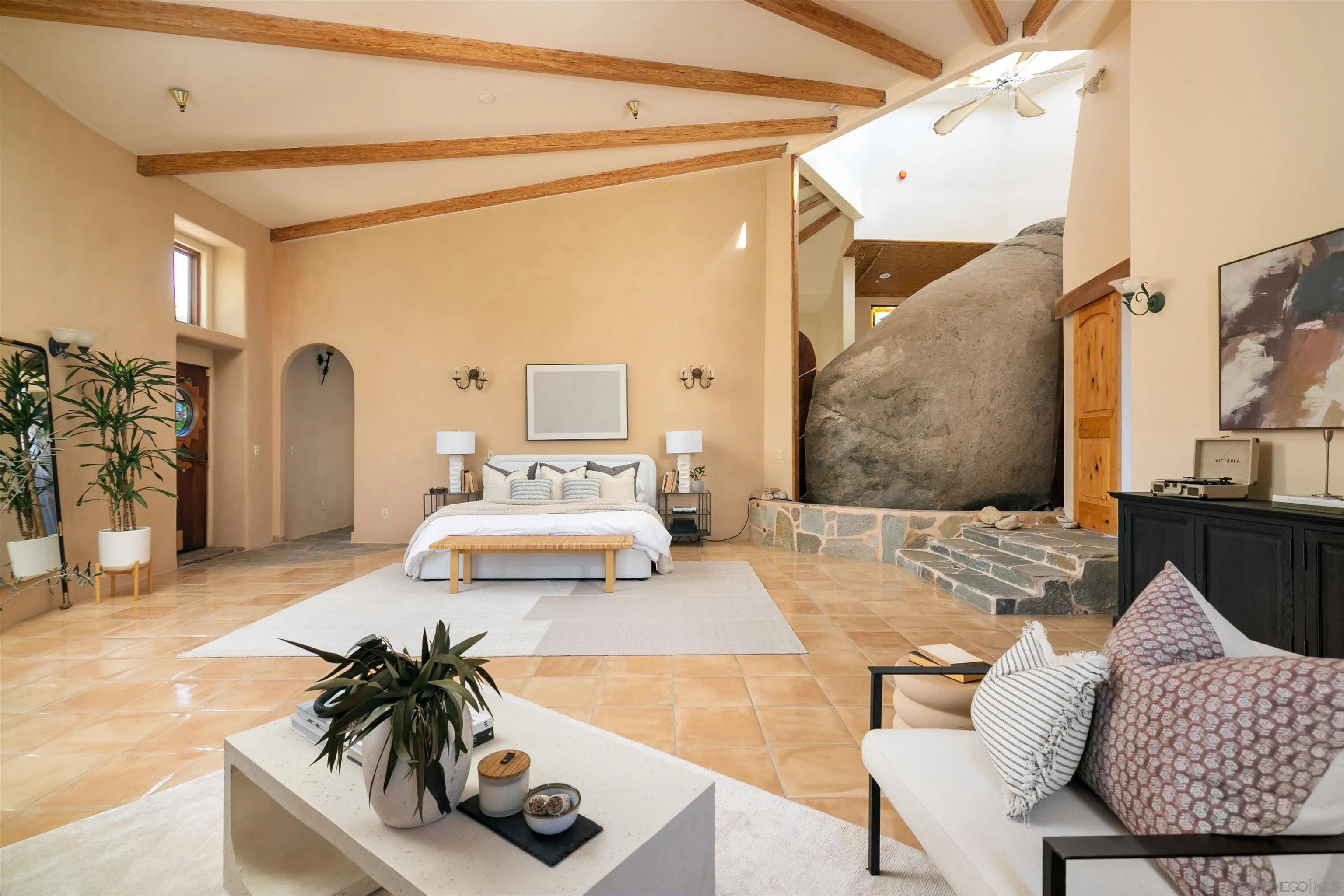 3696 Alta Loma Dr