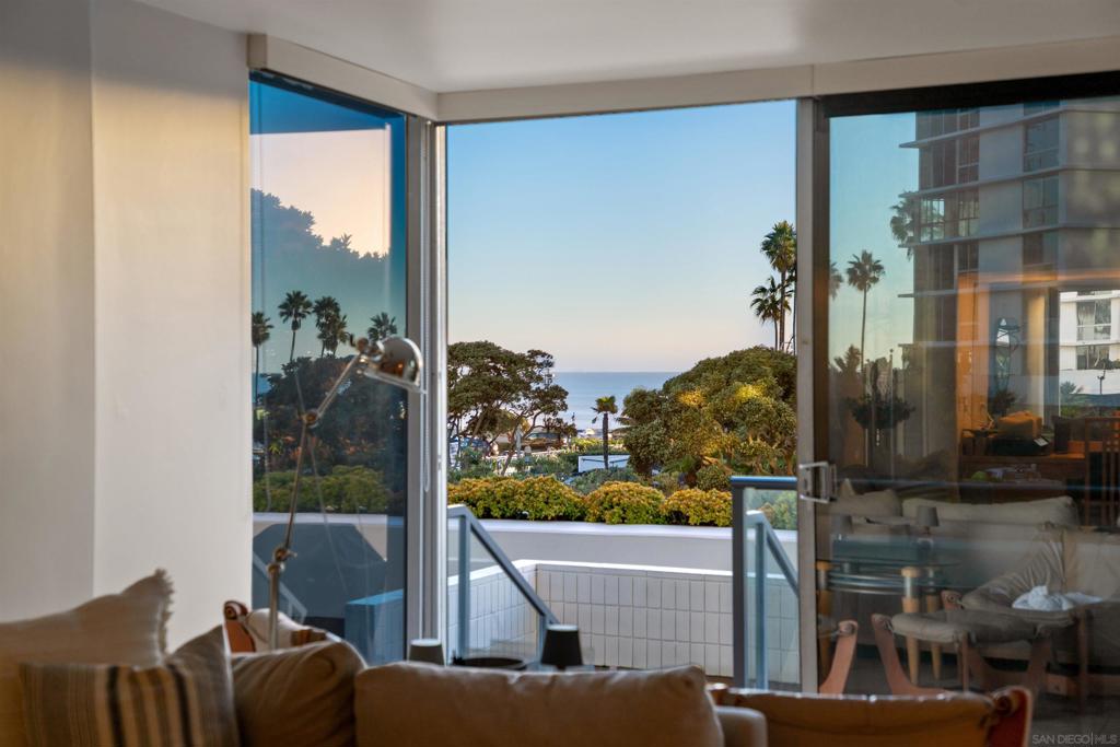 1770 Avenida Del Mundo 102