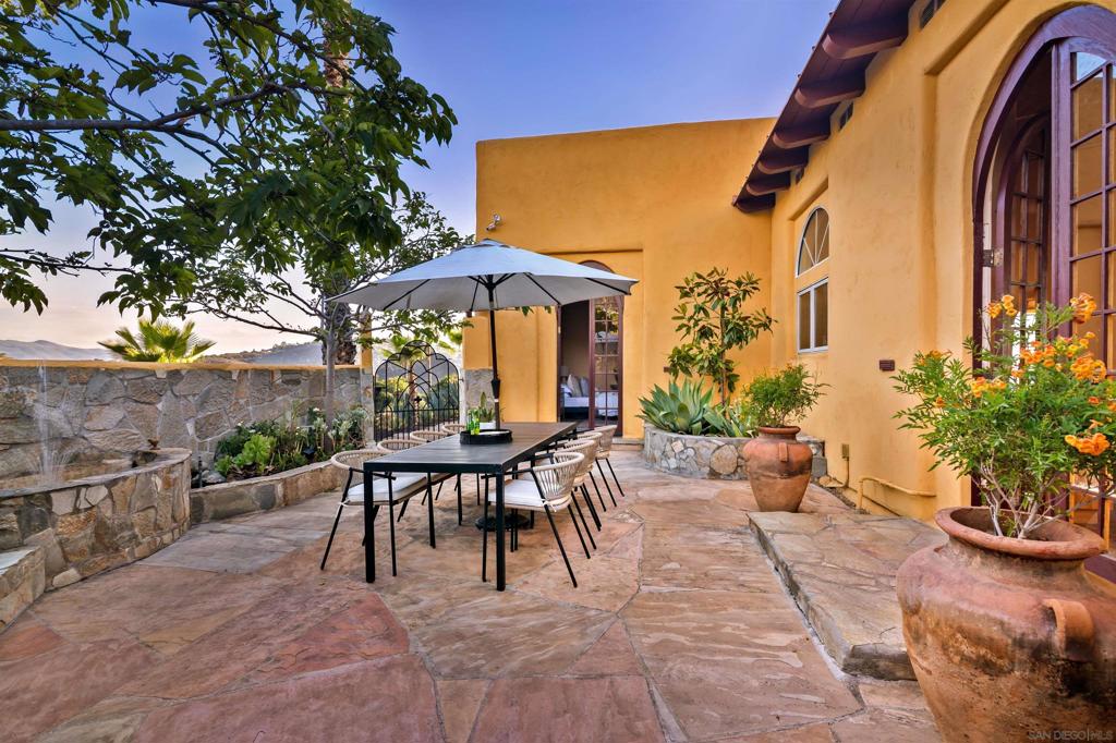 3696 Alta Loma Dr