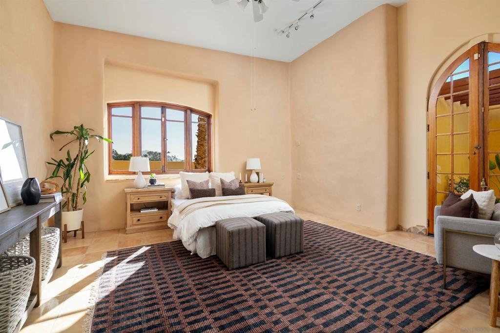 3696 Alta Loma Dr