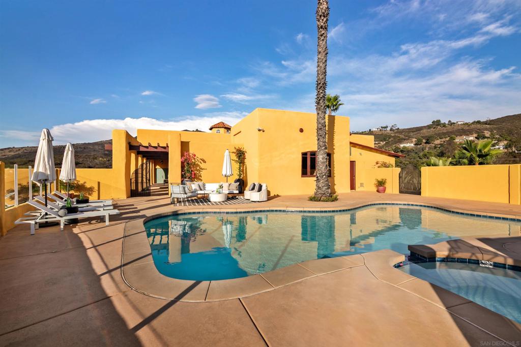 3696 Alta Loma Dr