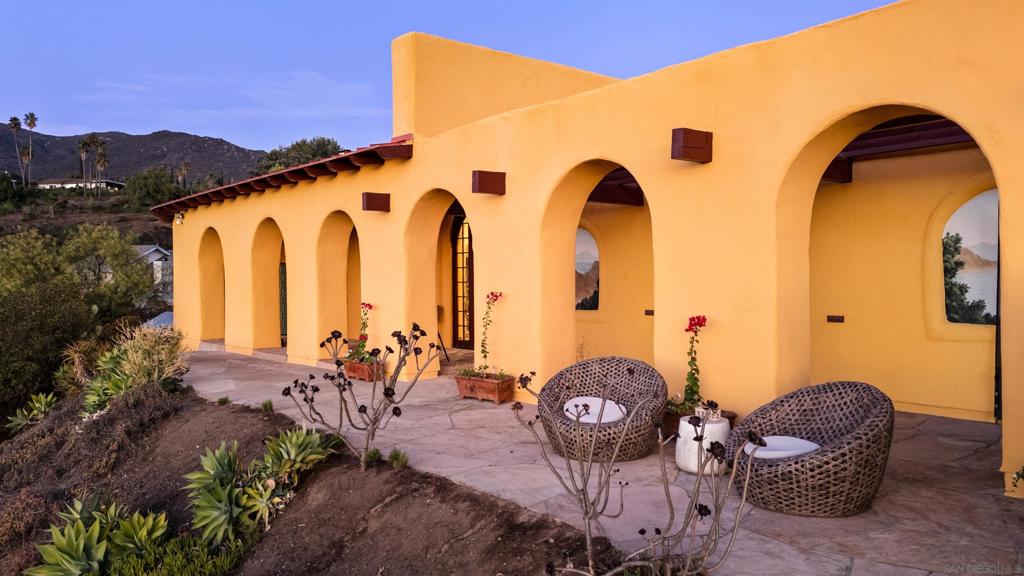 3696 Alta Loma Dr