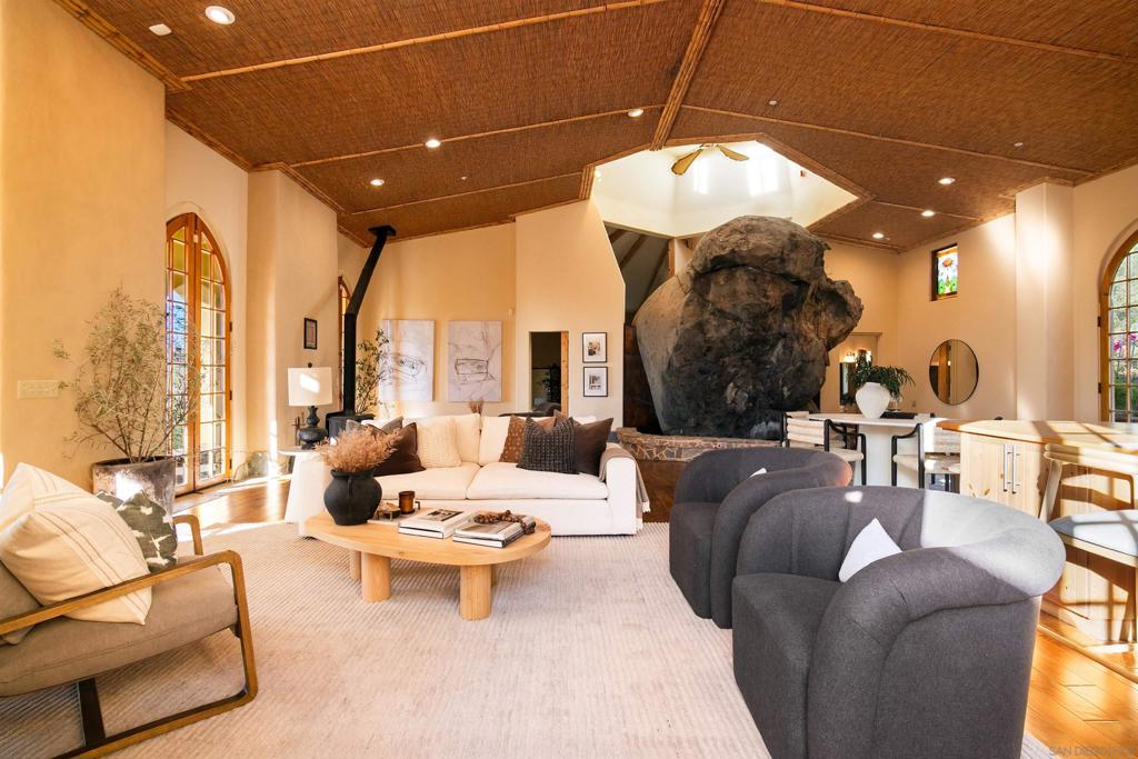 3696 Alta Loma Dr