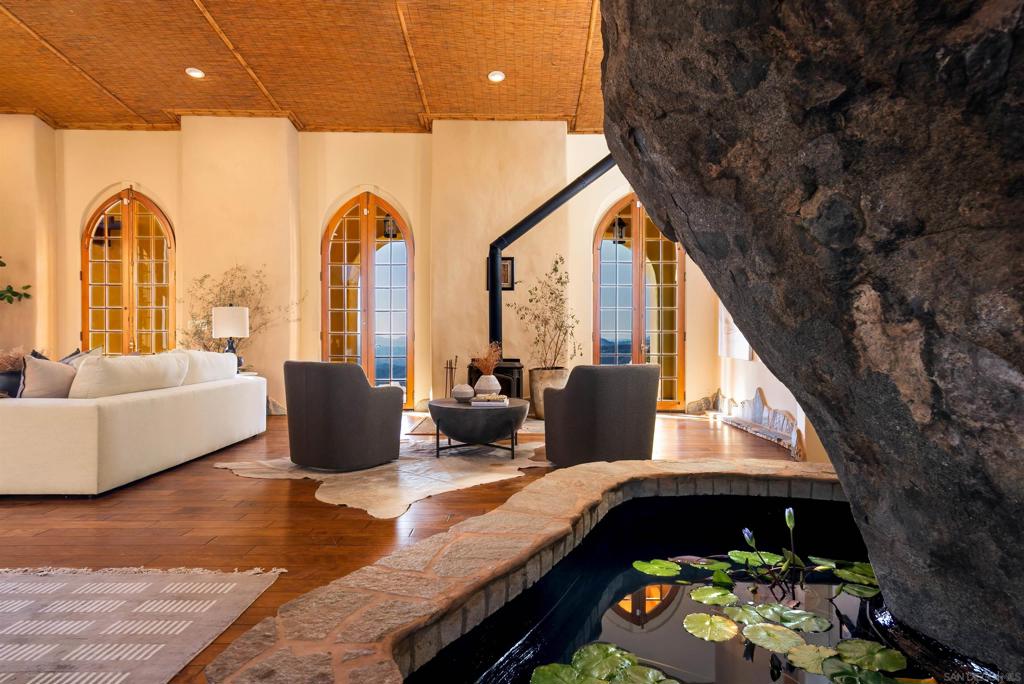 3696 Alta Loma Dr