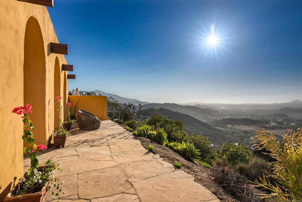 3696 Alta Loma Drive