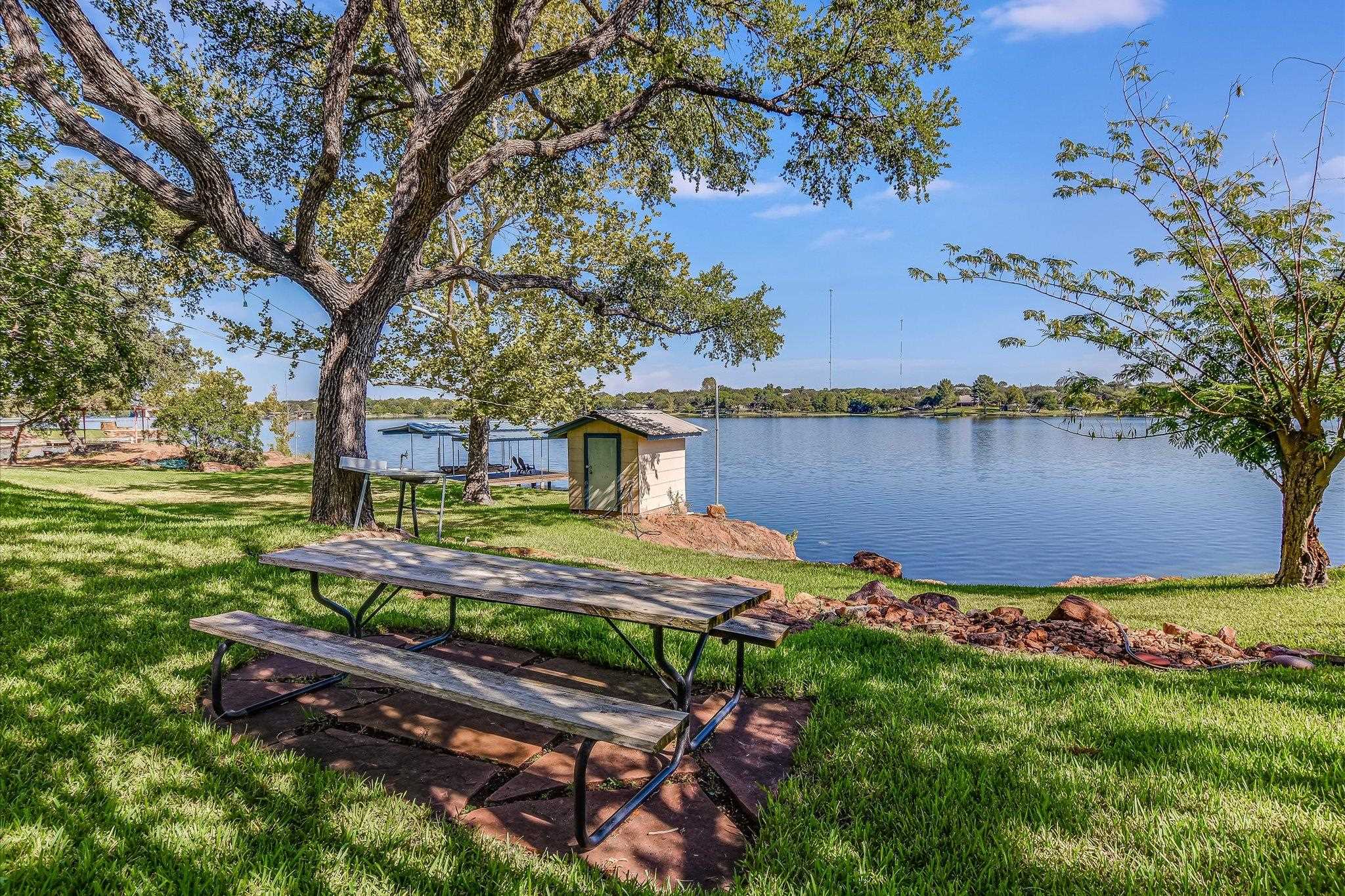 109 Roadrunner Ln