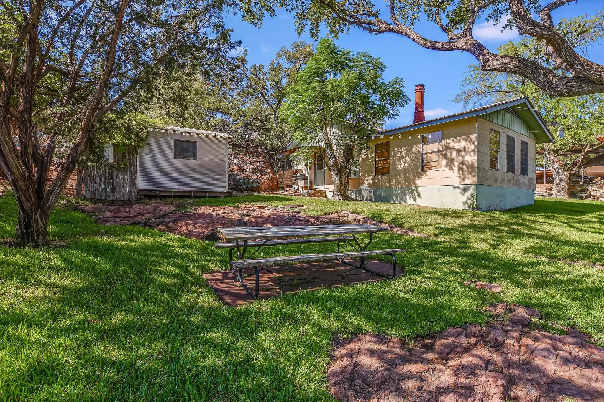 109 Roadrunner Ln