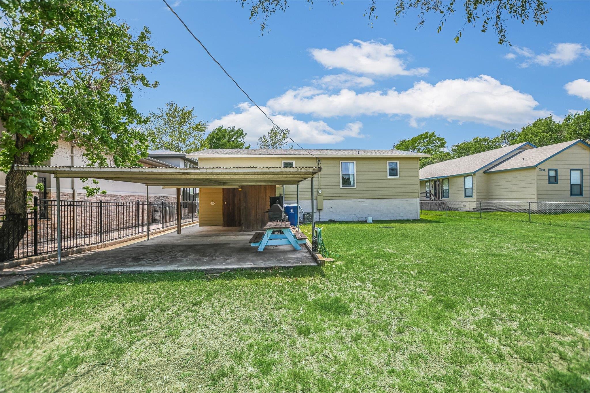 228 E Lakeshore Dr.