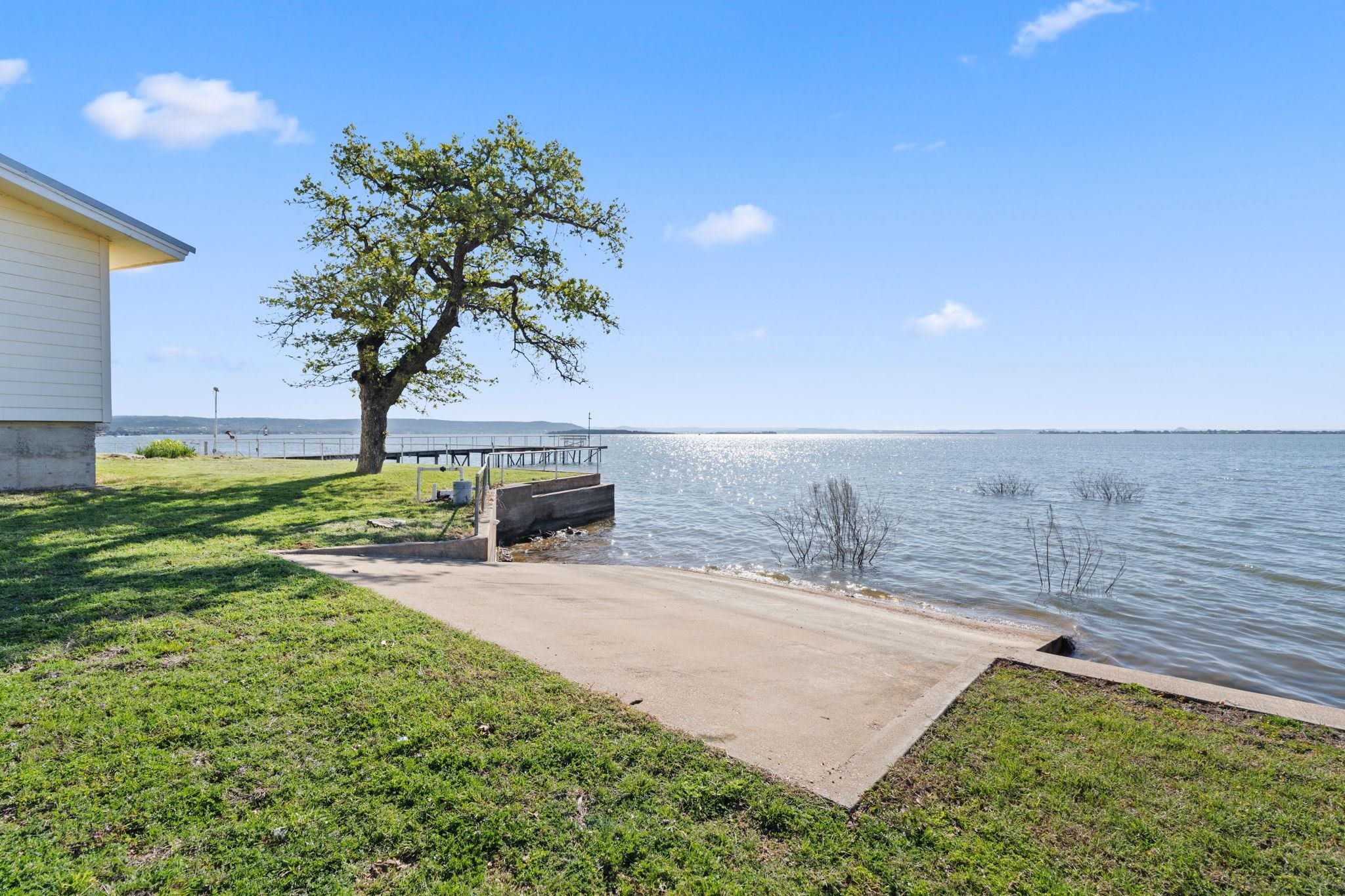 960 Lakeview Dr.