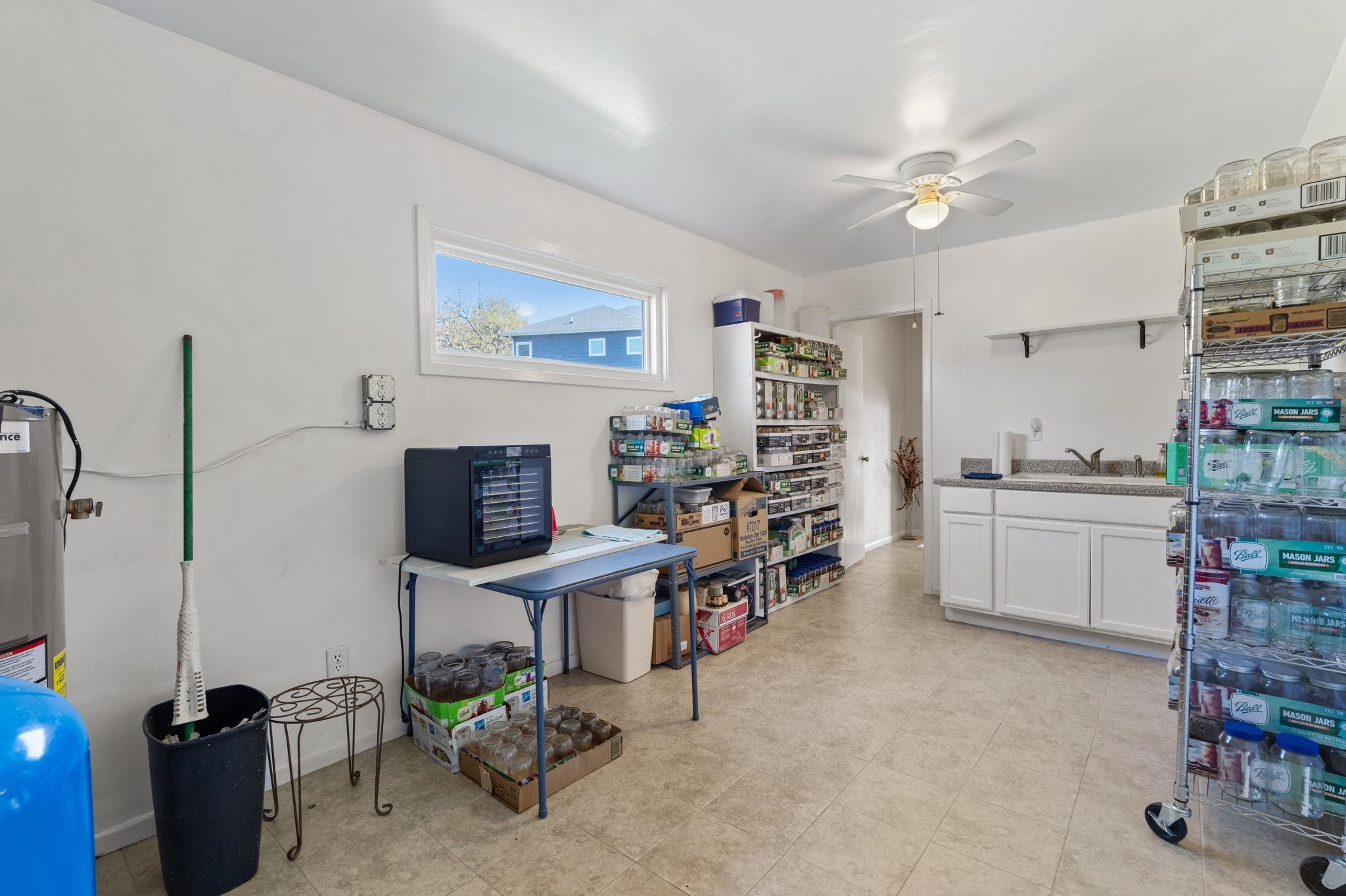 960 Lakeview Dr.