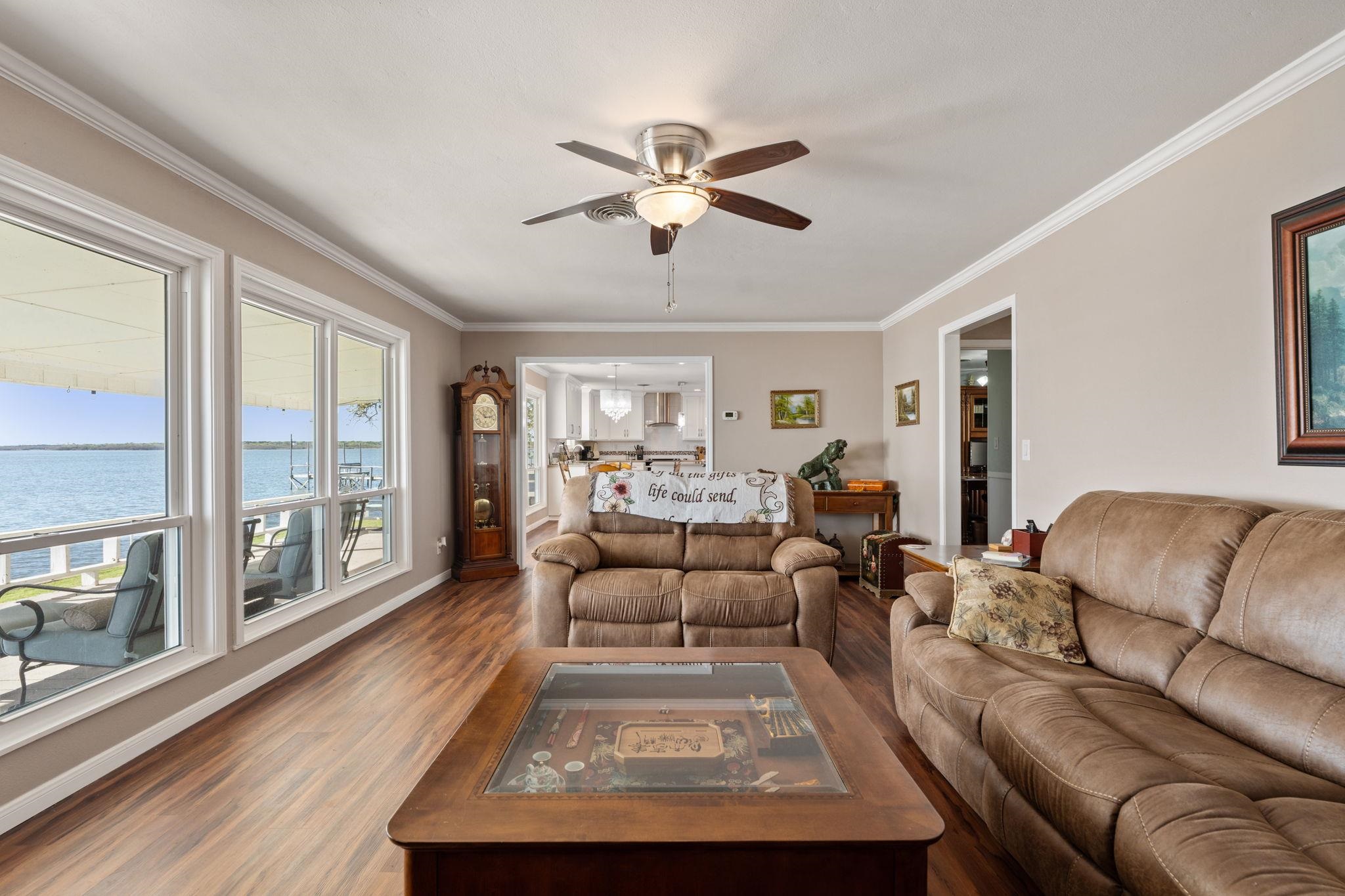 960 Lakeview Dr.