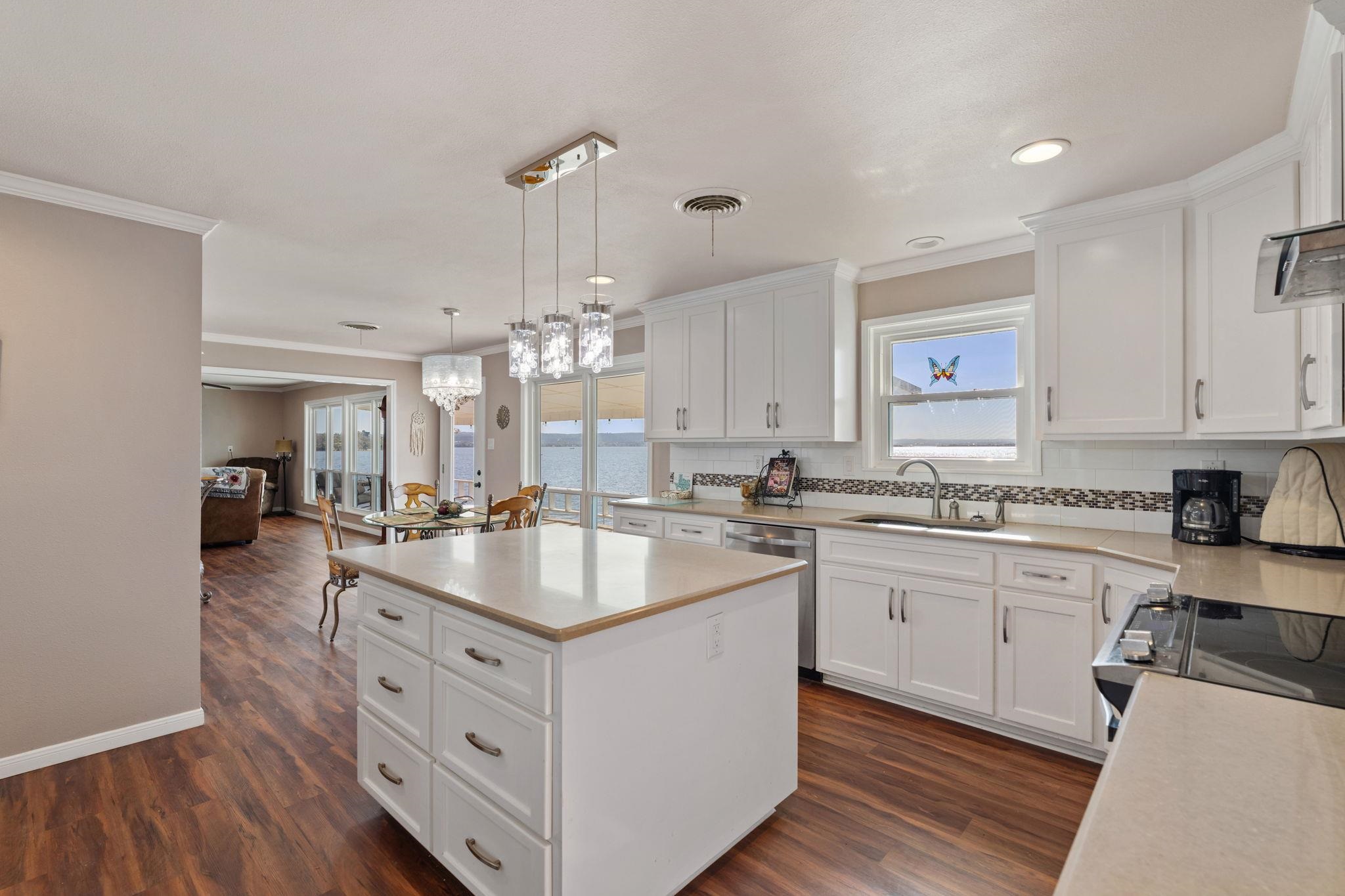 960 Lakeview Dr.