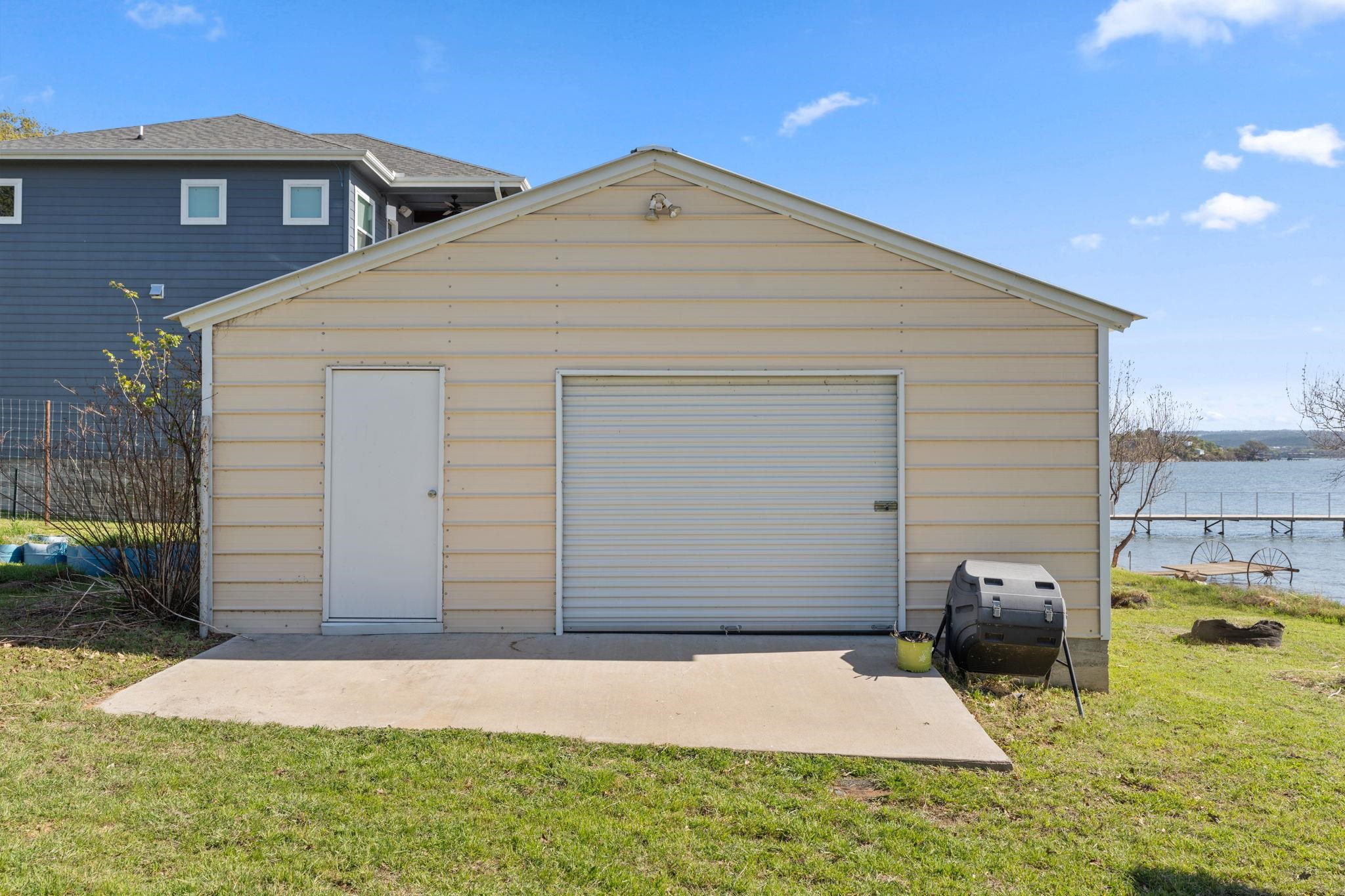 960 Lakeview Dr.