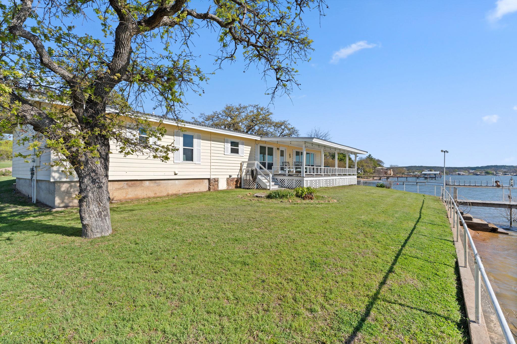 960 Lakeview Dr.