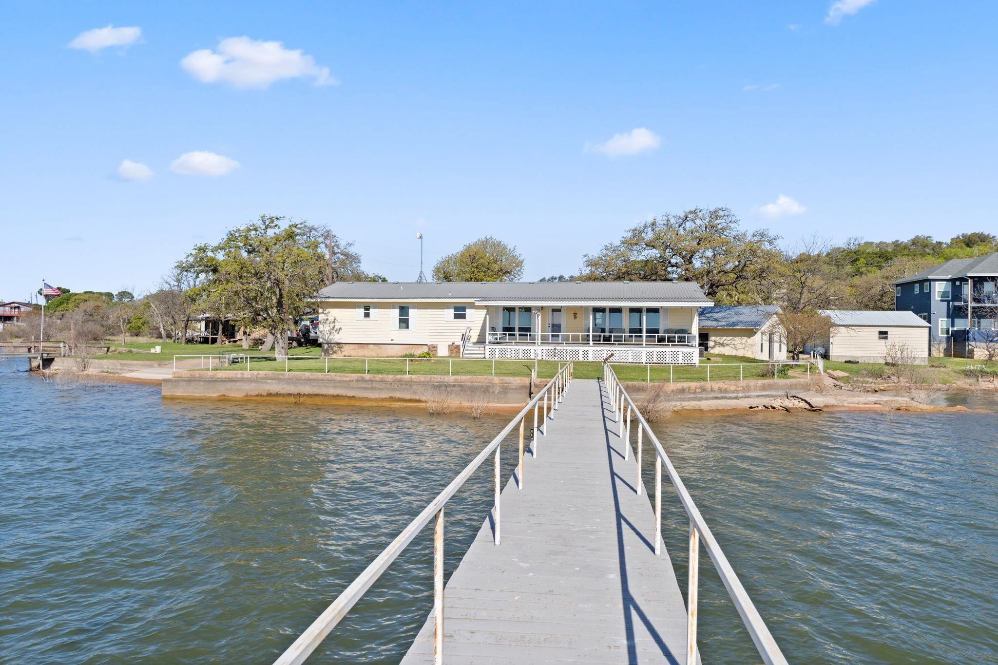960 Lakeview Dr.
