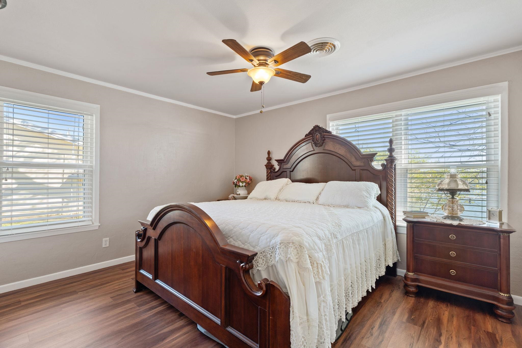 960 Lakeview Dr.