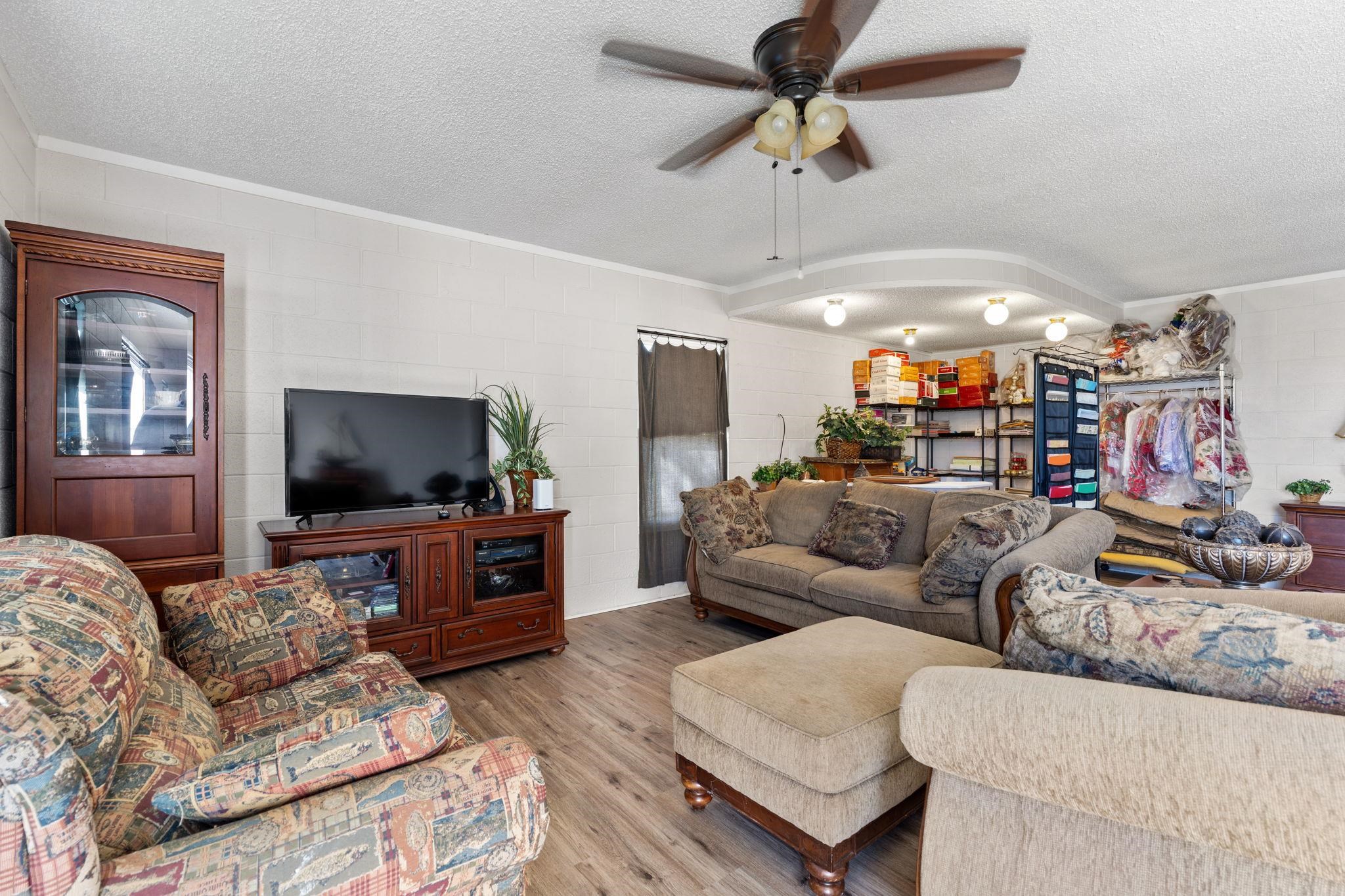 960 Lakeview Dr.
