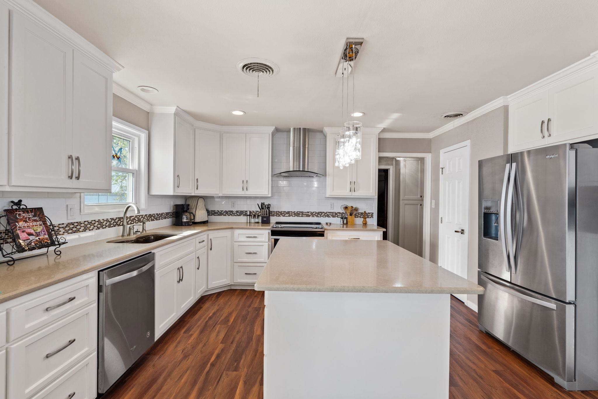 960 Lakeview Dr.
