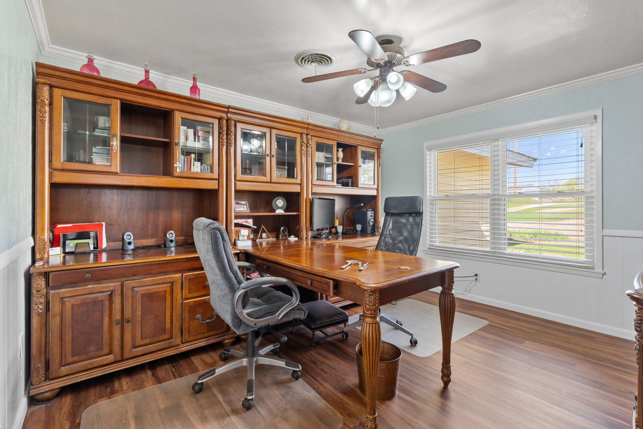 960 Lakeview Dr.