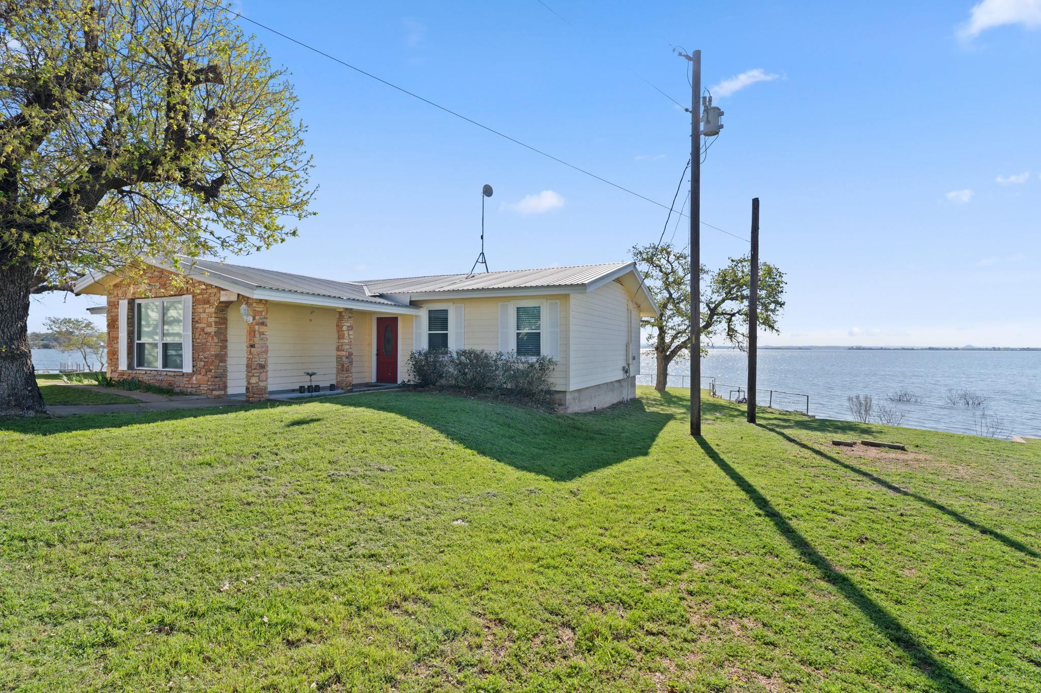 960 Lakeview Dr.