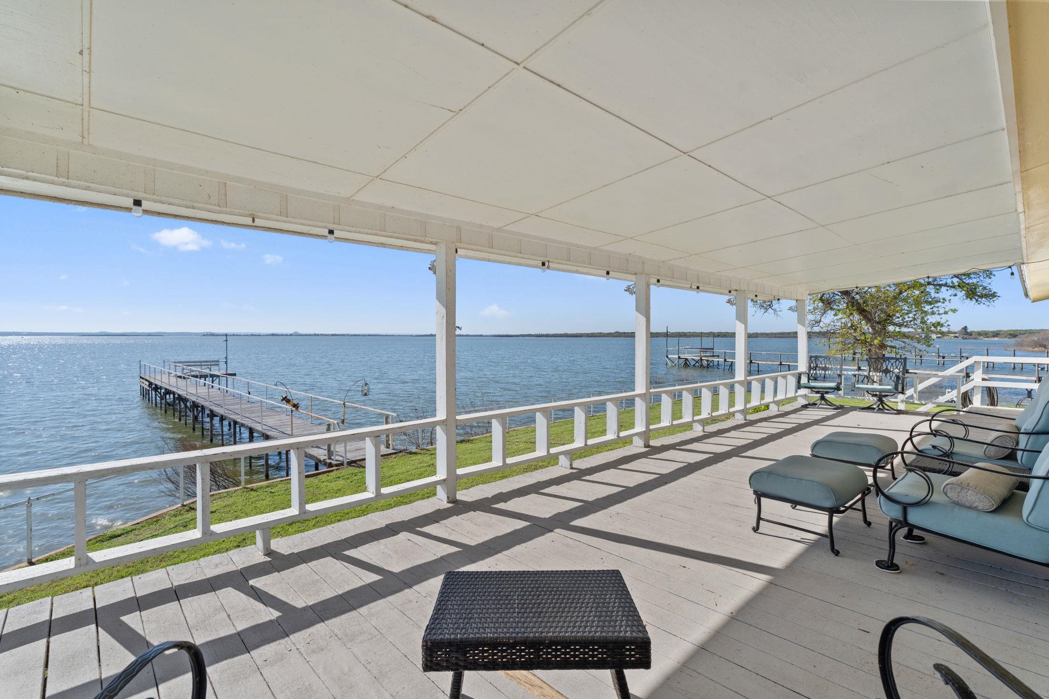 960 Lakeview Dr.