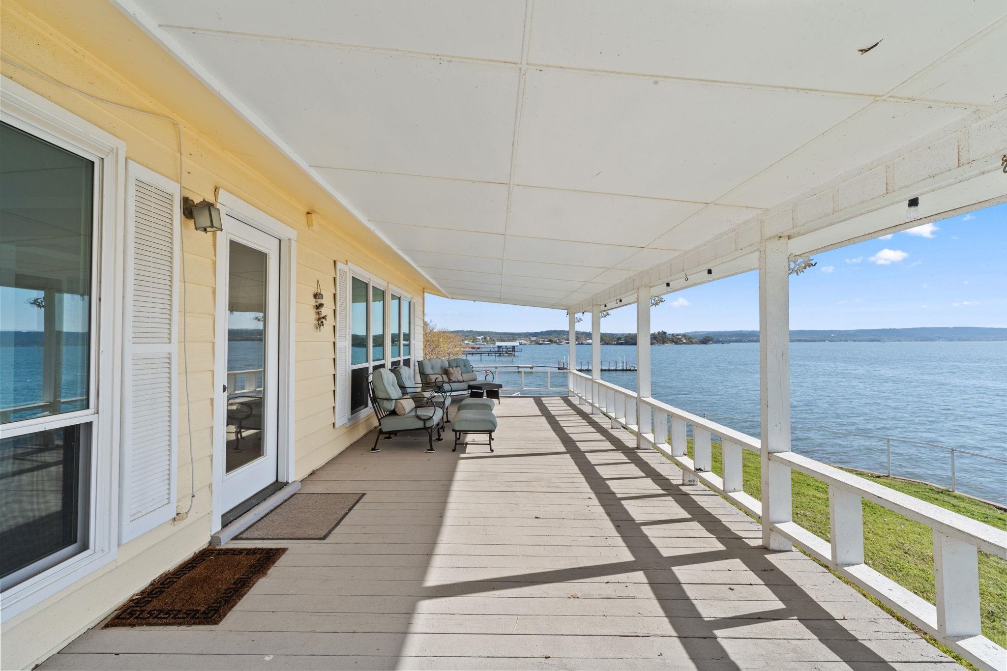 960 Lakeview Dr.
