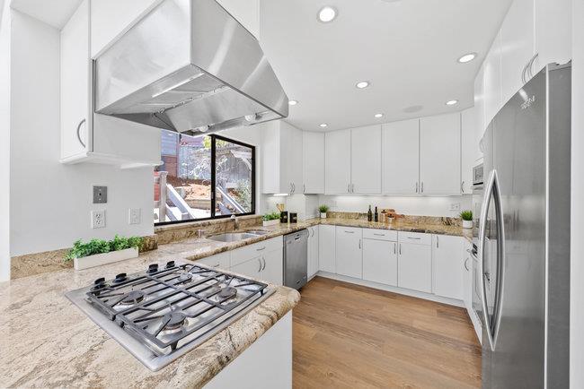 7 Lyndhurst CT