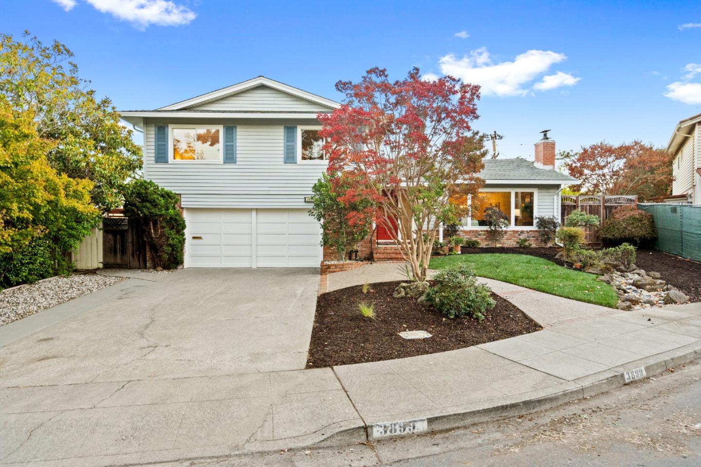 3899 Vineyard DR