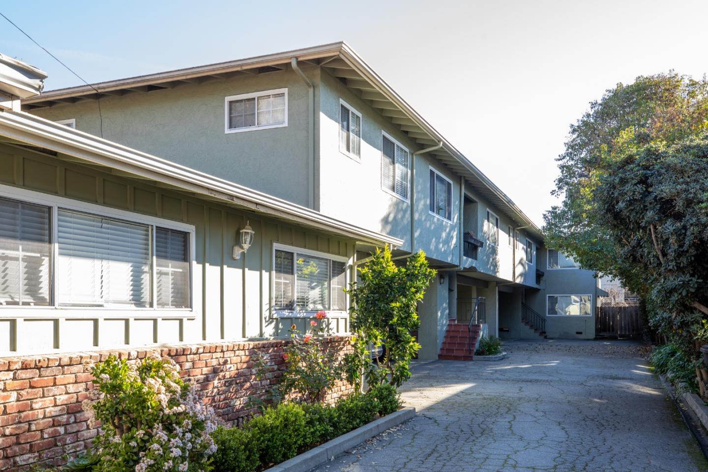 255 Mariposa Ave