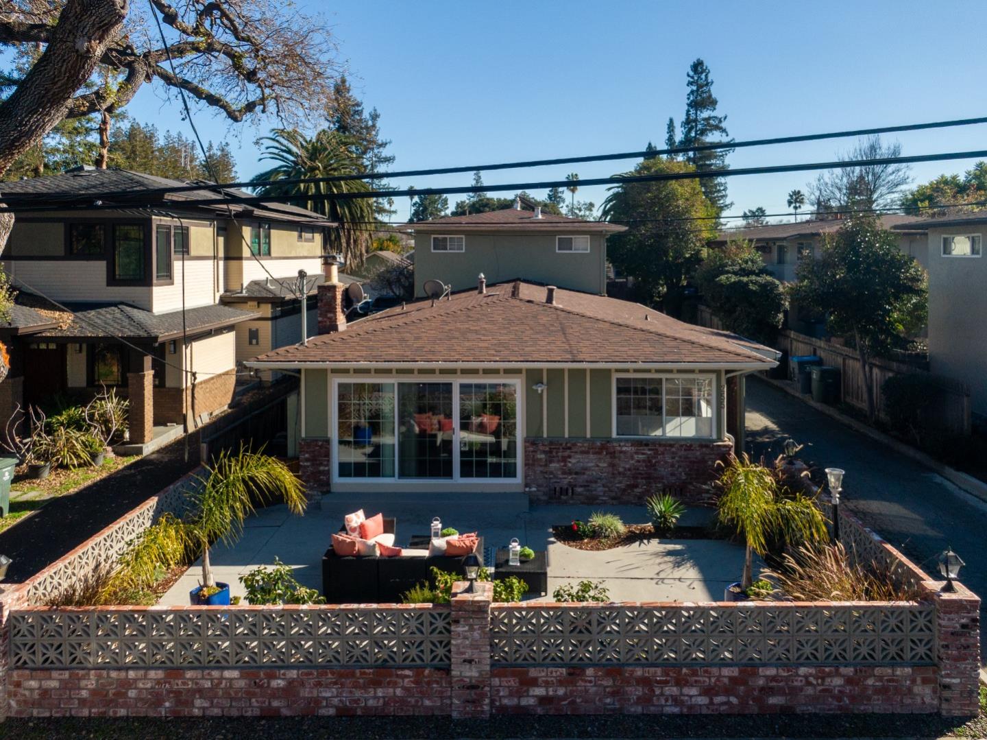 255 Mariposa Ave