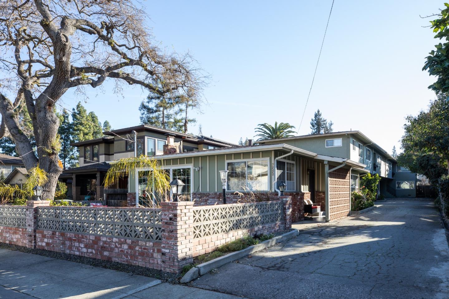 255 Mariposa Ave